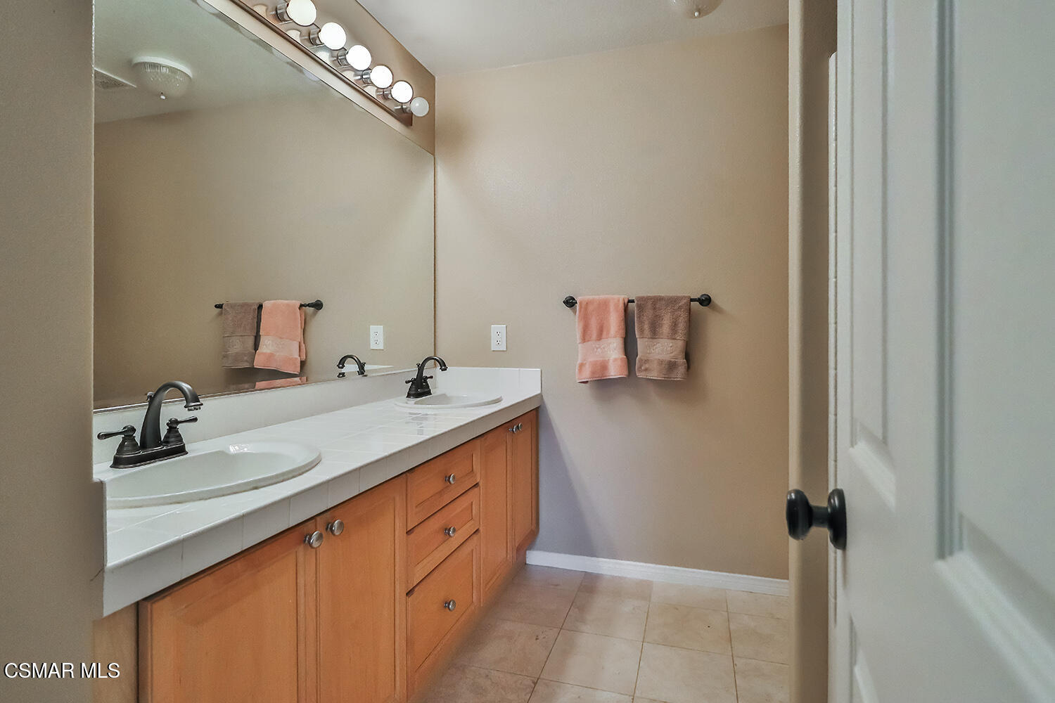 963 Corte Augusta Camarillo, CA 93010 - Photo 29 of 52 fHall Bath1