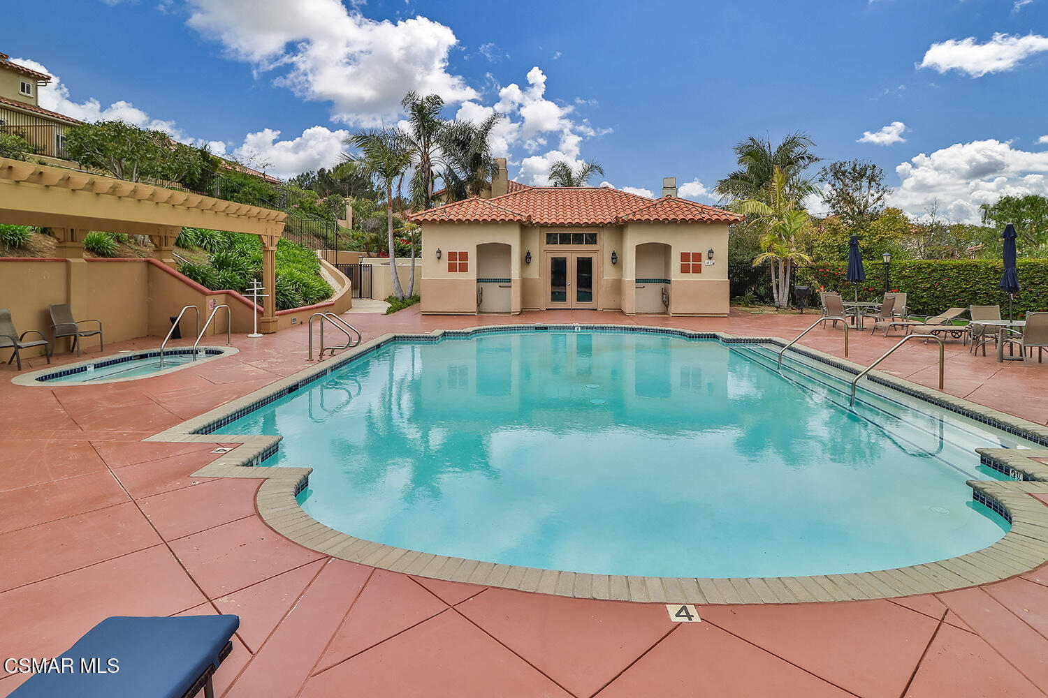 963 Corte Augusta Camarillo, CA 93010 - Photo 46 of 52 mCommunity Pool