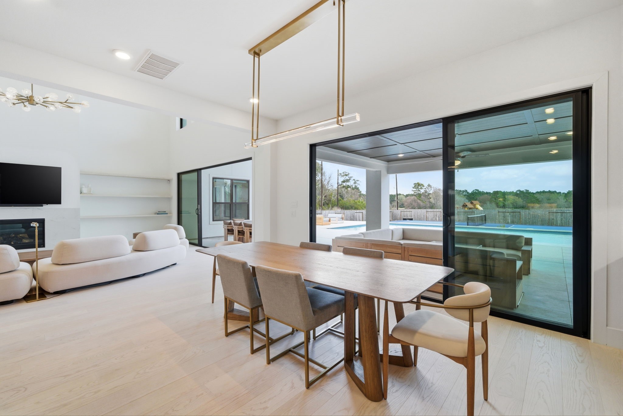 4906 Lagos Lagoon Way Spring, TX 77389 - Photo 19 of 48 Convenient breakfast area adjacent to the chef’s kitchen