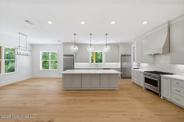 $969,000 | 137 View Pointe Drive, Clinton, MS 39056