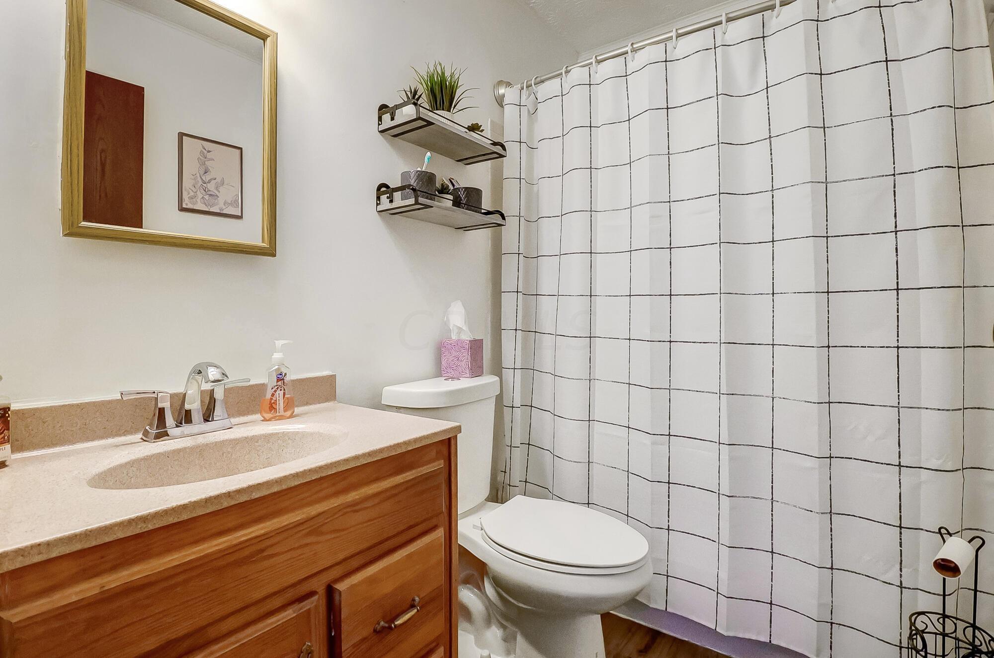 561 Clotts Road Columbus, OH 43230 - Photo 12 of 20 Main Bath