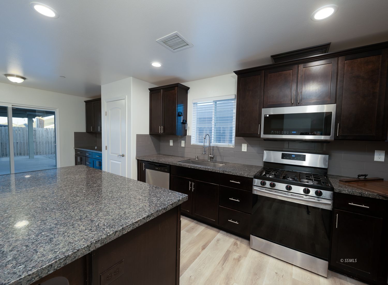 1112 Porter Street Ridgecrest, CA 93555 - Photo 8 of 48