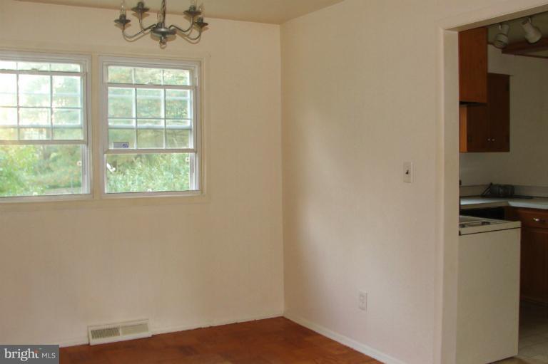 128 Doncaster Road Joppa, MD 21085 - Photo 3 of 11 Dining Room
