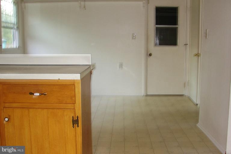 128 Doncaster Road Joppa, MD 21085 - Photo 4 of 11 Kitchen