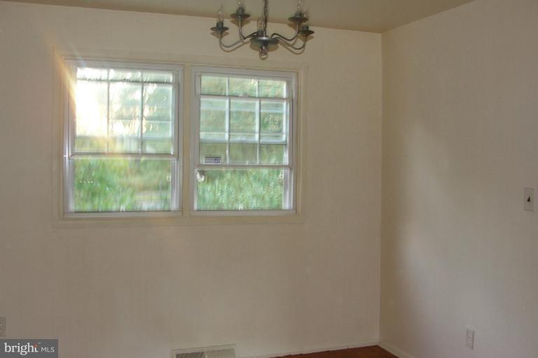 128 Doncaster Road Joppa, MD 21085 - Photo 7 of 11 Dining Room