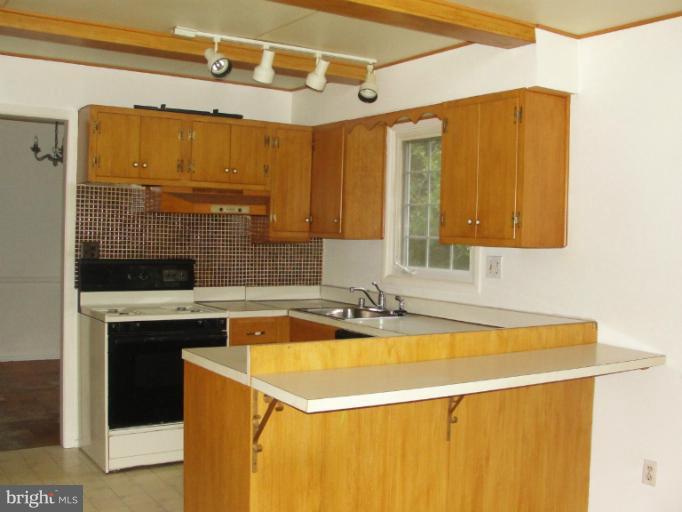 128 Doncaster Road Joppa, MD 21085 - Photo 8 of 11 Kitchen