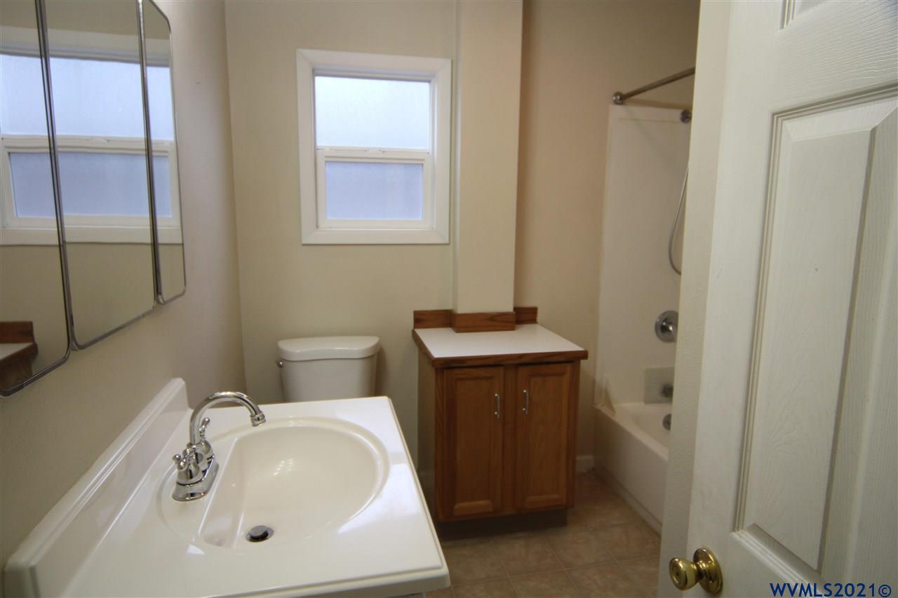 2347 Breyman Street Northeast Salem, OR 97301 - Photo 12 of 25