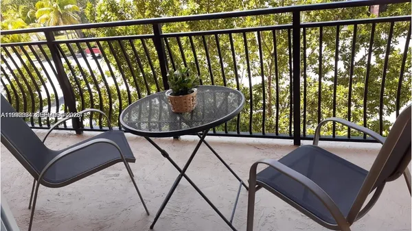 $390,000 | 555 East Dania Beach Boulevard, Unit 5, Dania Beach, FL 33004