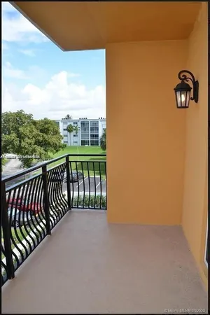 $390,000 | 555 East Dania Beach Boulevard, Unit 5, Dania Beach, FL 33004