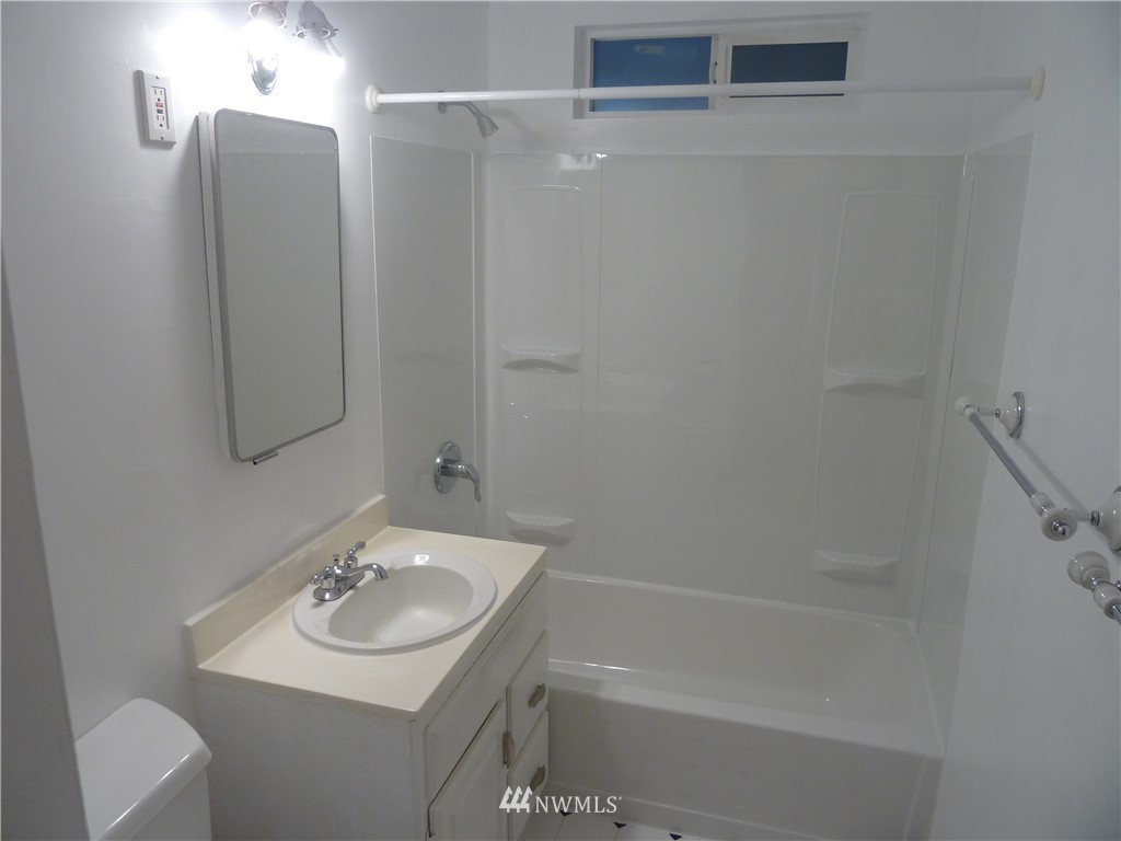 11706 Masonic Road Southwest Lakewood, WA 98498 - Photo 12 of 24 Gallery Image 12