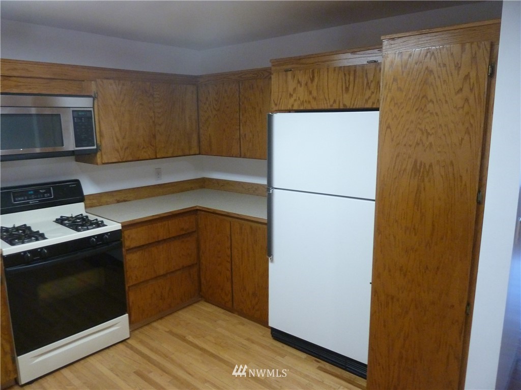 11706 Masonic Road Southwest Lakewood, WA 98498 - Photo 3 of 24 Gallery Image 3