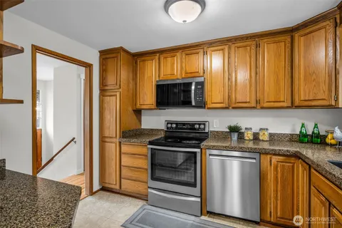 $880,000 | 17546 Fremont Avenue North, Shoreline, WA 98133