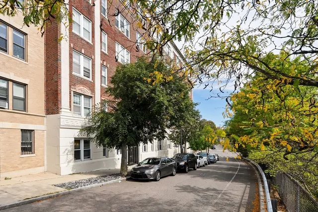 $425,000 | 1691 Commonwealth Avenue, Unit 31, Boston, MA 02135