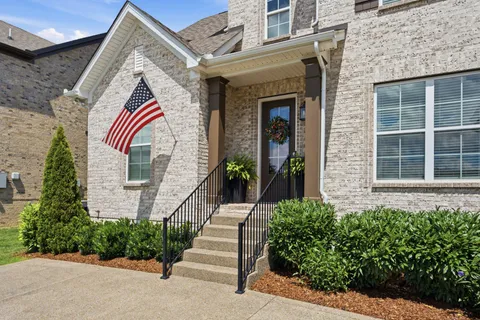 $650,000 | 269 Crooked Creek Lane, Hendersonville, TN 37075