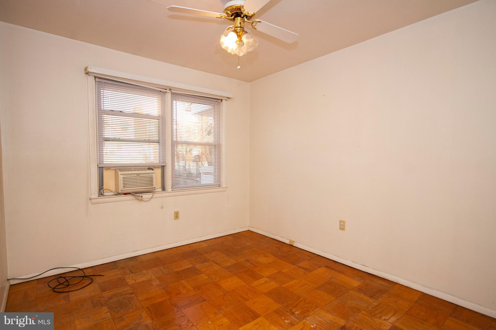 4824 Midline Road Baltimore, MD 21206 - Photo 7 of 20