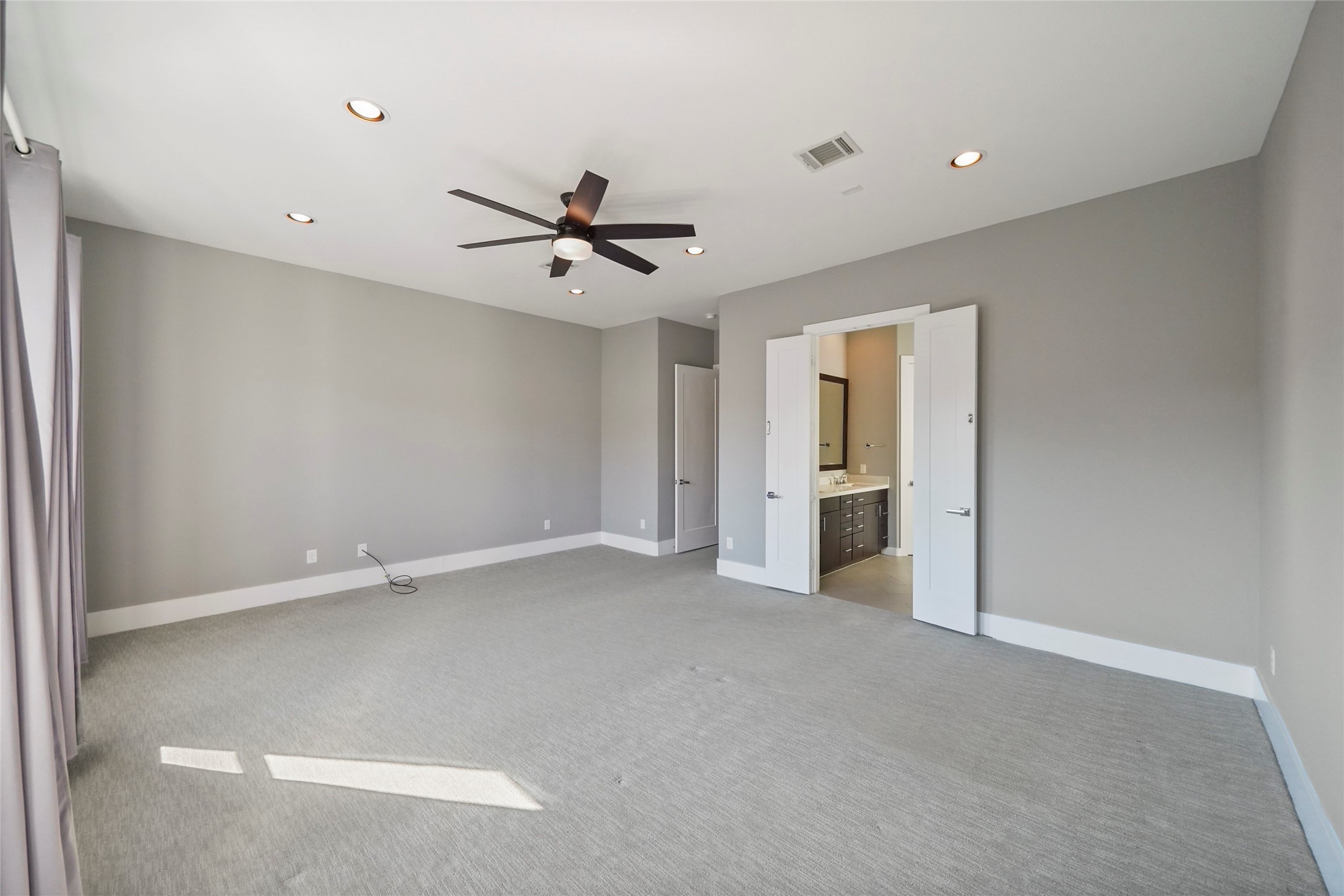 4123 Eigel Street Houston, TX 77007 - Photo 19 of 25 a view of an empty room with a ceiling fan