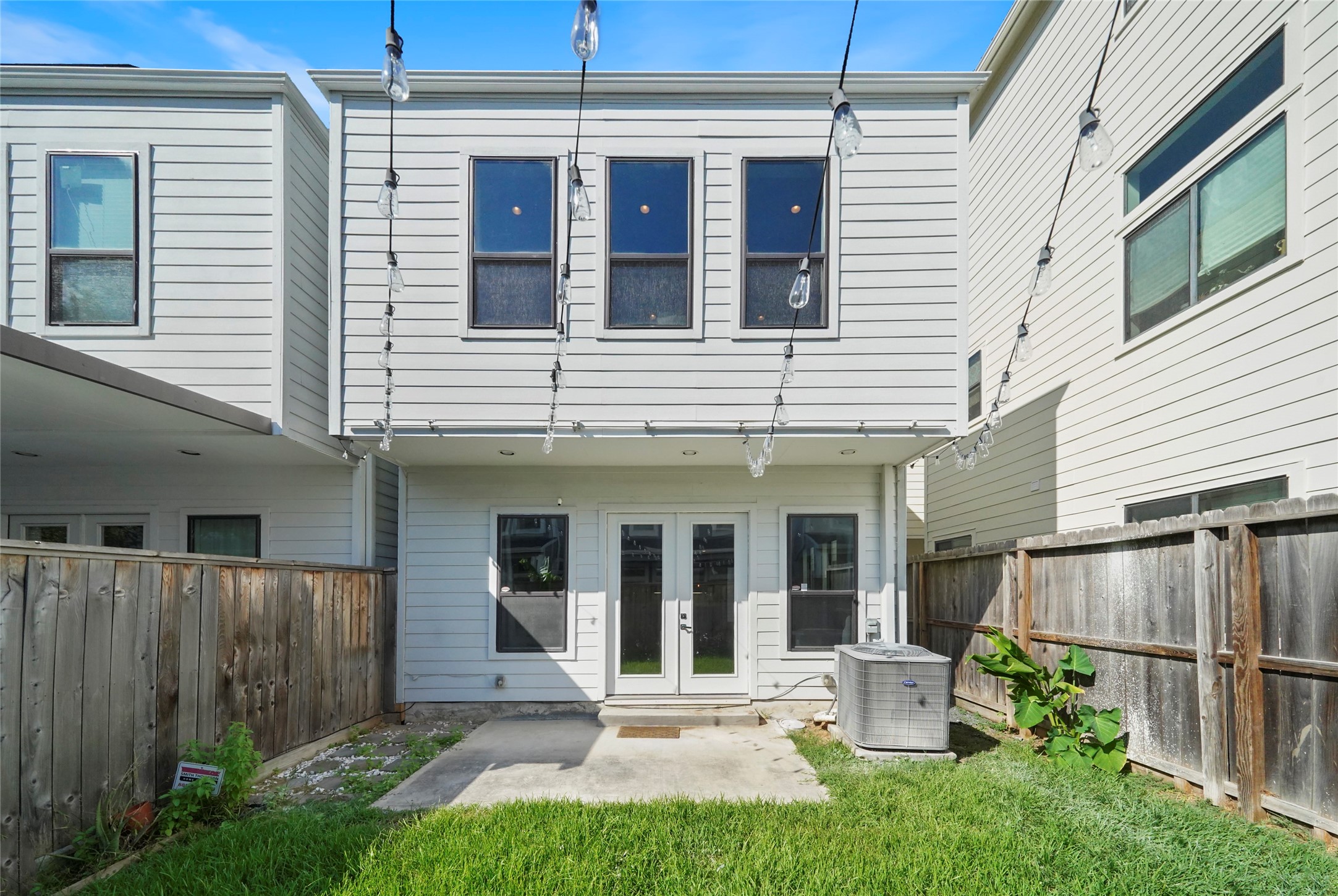 4123 Eigel Street Houston, TX 77007 - Photo 5 of 25 a view of a house with front door