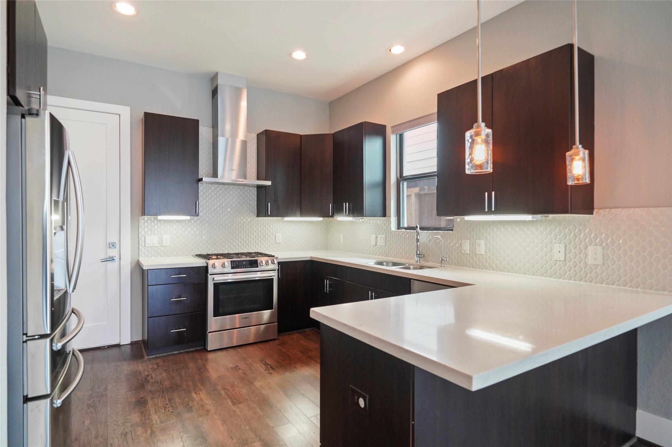 4123 Eigel Street Houston, TX 77007 - Photo 8 of 25 a kitchen with stainless steel appliances granite countertop a sink a stove and a refrigerator