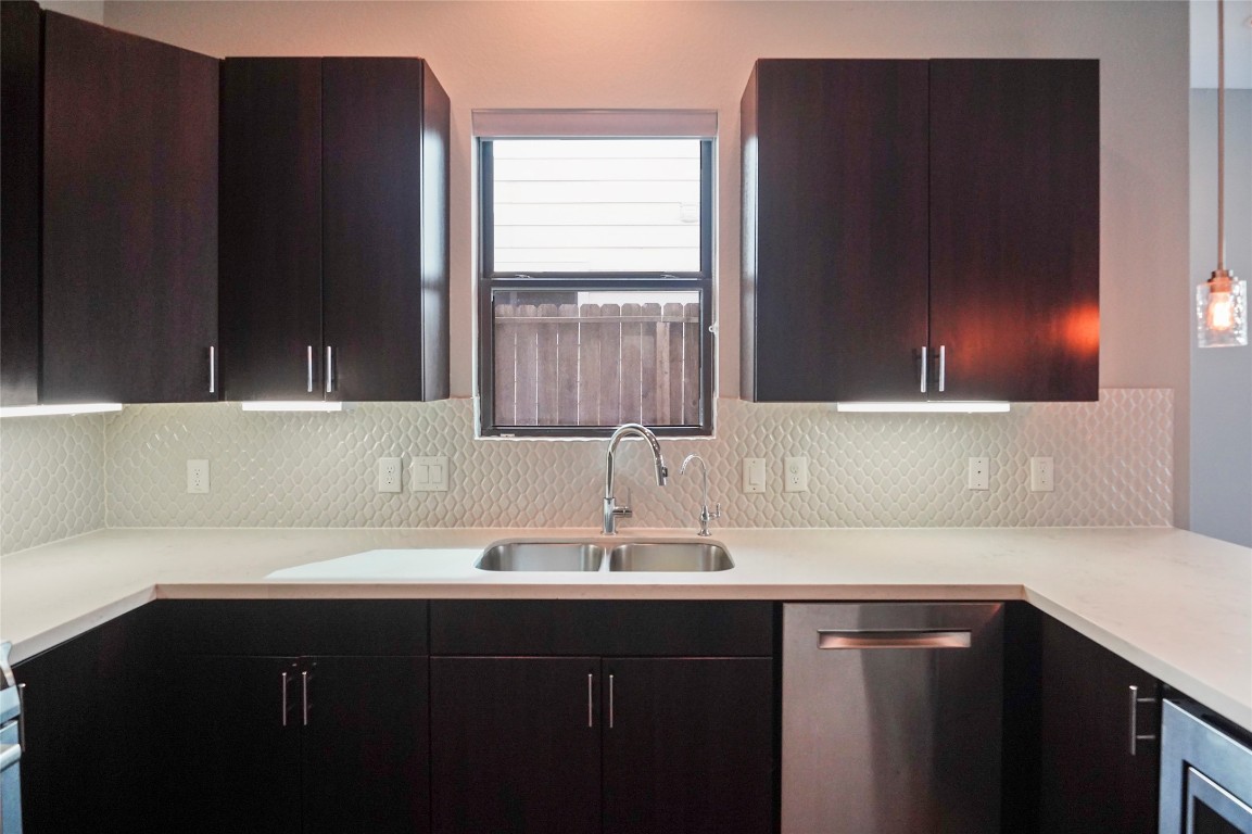 4123 Eigel Street Houston, TX 77007 - Photo 9 of 25 a bathroom with a sink and a mirror