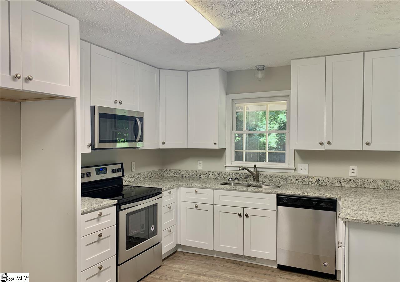 5 Cobblestone Road Greenville, SC 29615 - Photo 2 of 14 Gallery Image 2