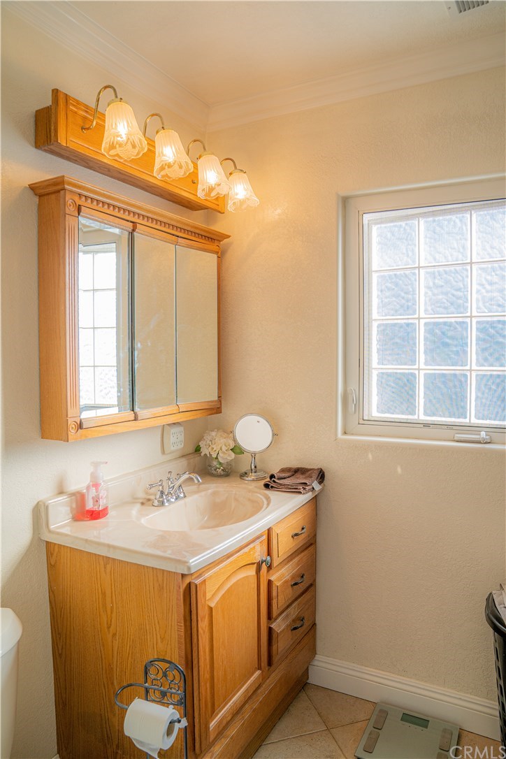 14502 Perilla Avenue Paramount, CA 90723 - Photo 6 of 21