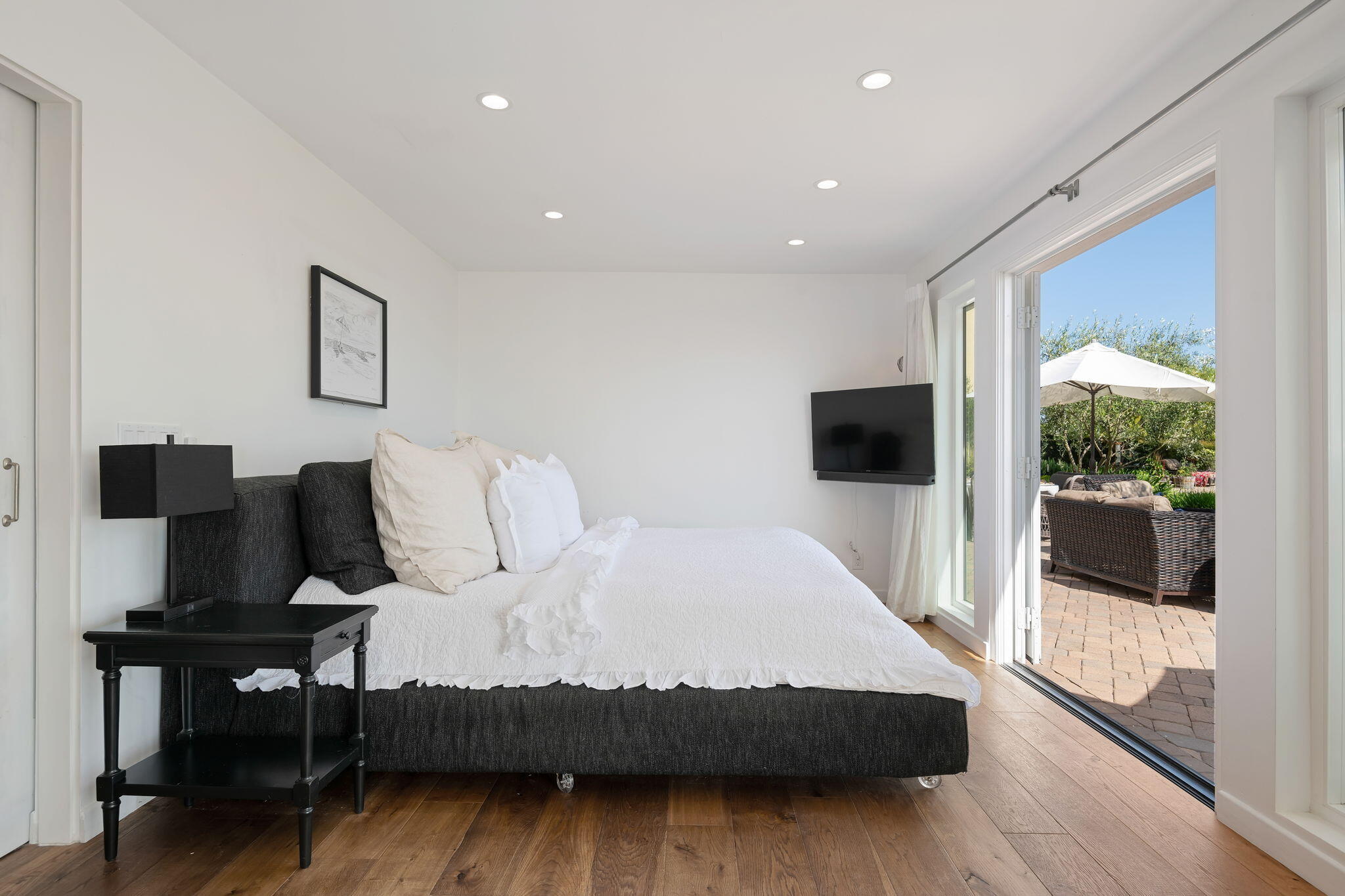 1144 Arbolado Road Santa Barbara, CA 93103 - Photo 24 of 40 22-Primary Bedroom
