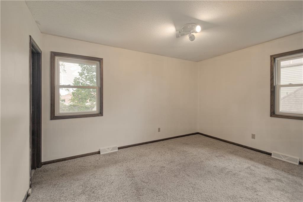 16307 Spring Valley Road Belton, MO 64012 - Photo 9 of 29