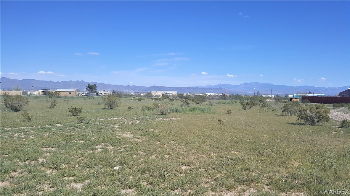 786 South Elfrida Road Golden Valley, AZ 86413 - Photo 2 of 4