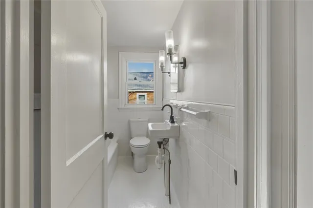 $324,900 | 6 Field Avenue, West Warwick, RI 02893