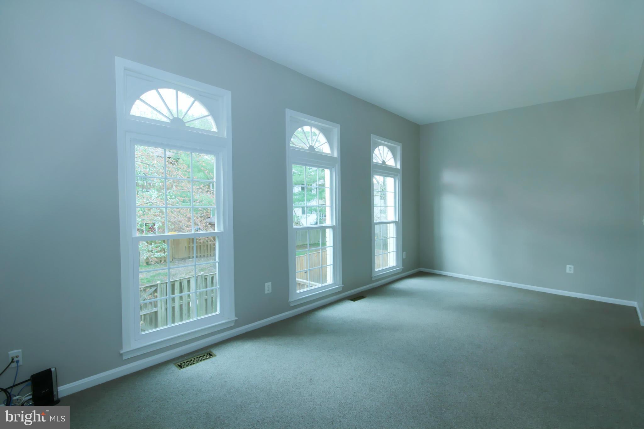 8020 Northumberland Road Springfield, VA 22153 - Photo 11 of 30 Living Room