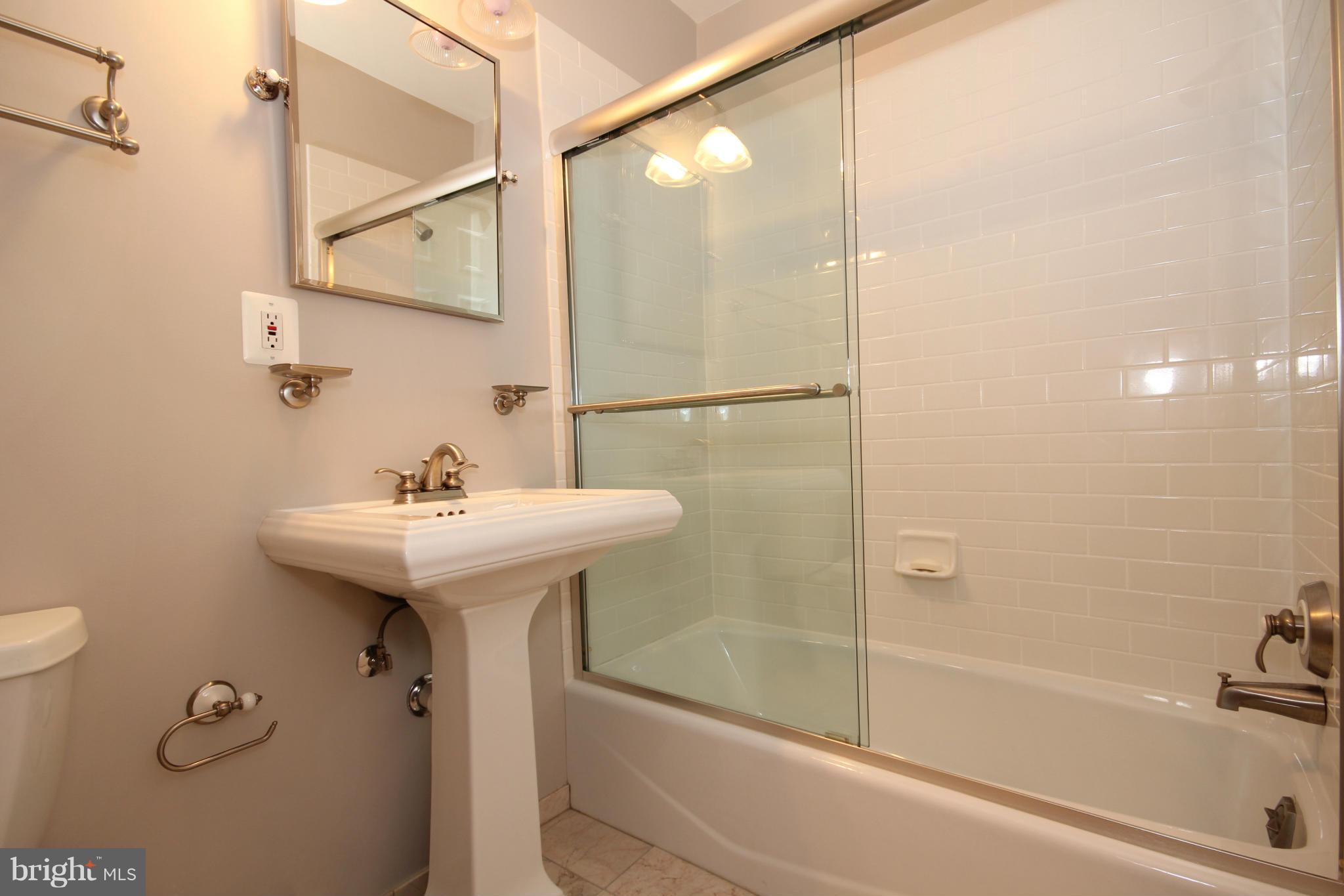 8020 Northumberland Road Springfield, VA 22153 - Photo 16 of 30 Bath