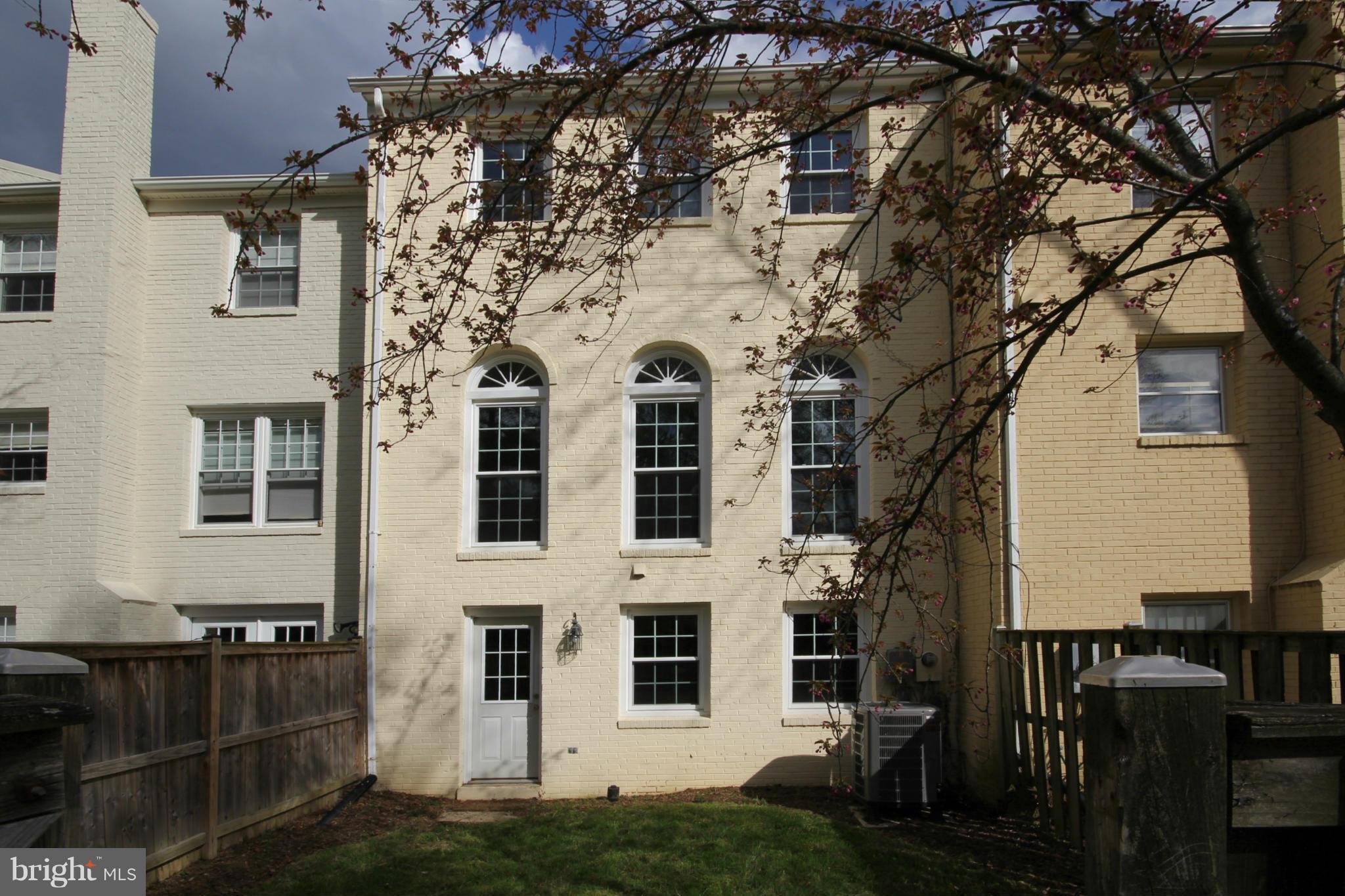8020 Northumberland Road Springfield, VA 22153 - Photo 29 of 30 Exterior (Rear)