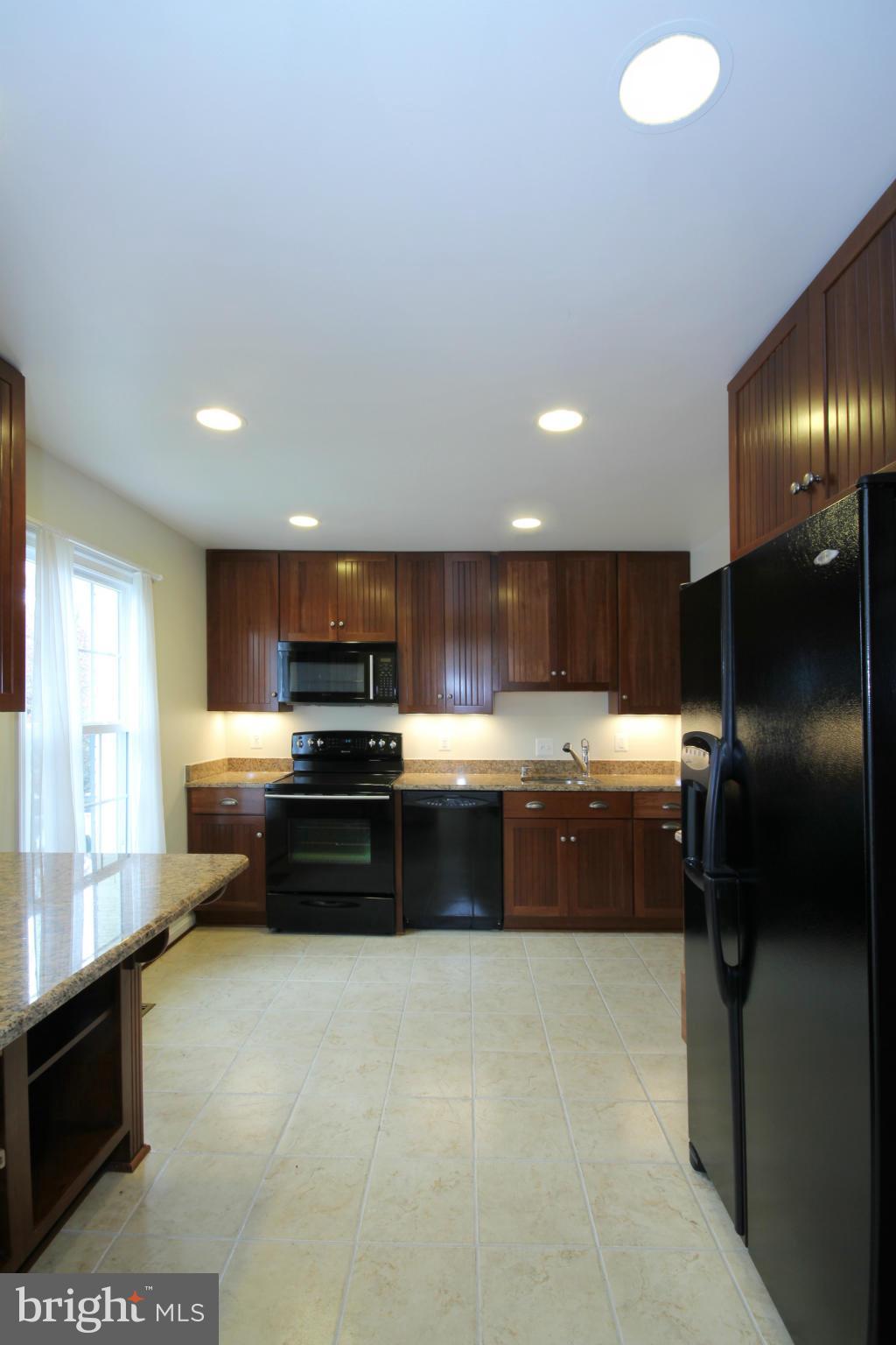 8020 Northumberland Road Springfield, VA 22153 - Photo 4 of 30 Kitchen