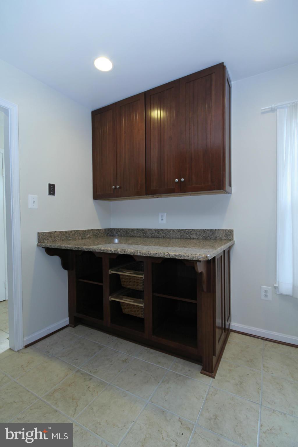 8020 Northumberland Road Springfield, VA 22153 - Photo 6 of 30 Kitchen