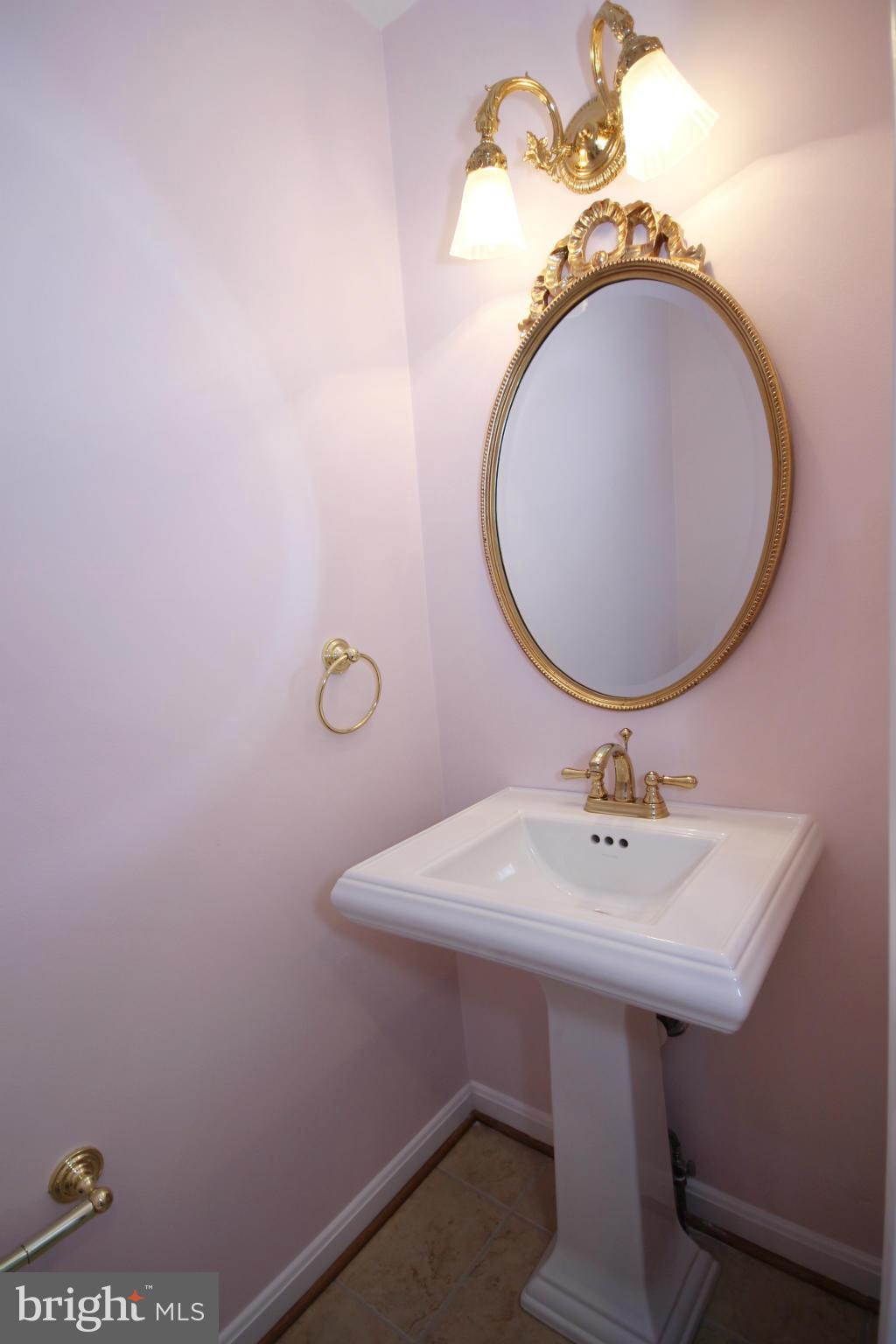 8020 Northumberland Road Springfield, VA 22153 - Photo 8 of 30 Bath