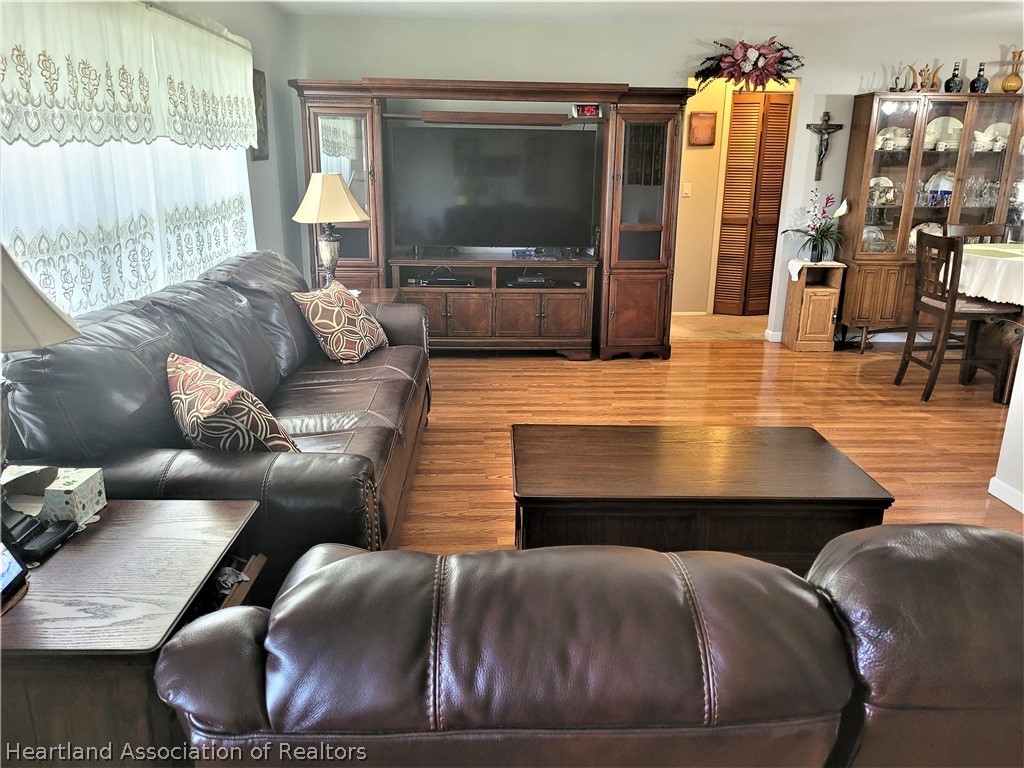 641 South Lakeview Road Lake Placid, FL 33852 - Photo 7 of 15 a living room with furniture and a flat screen tv
