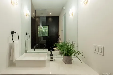 $795,000 | 283 Willow Glen Road, Red Hook, NY 12571