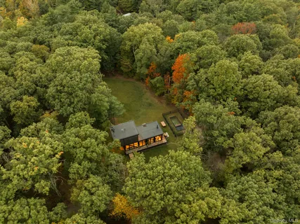 $795,000 | 283 Willow Glen Road, Red Hook, NY 12571