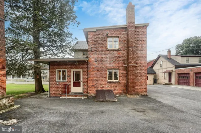 a view of a house with a yard and garage