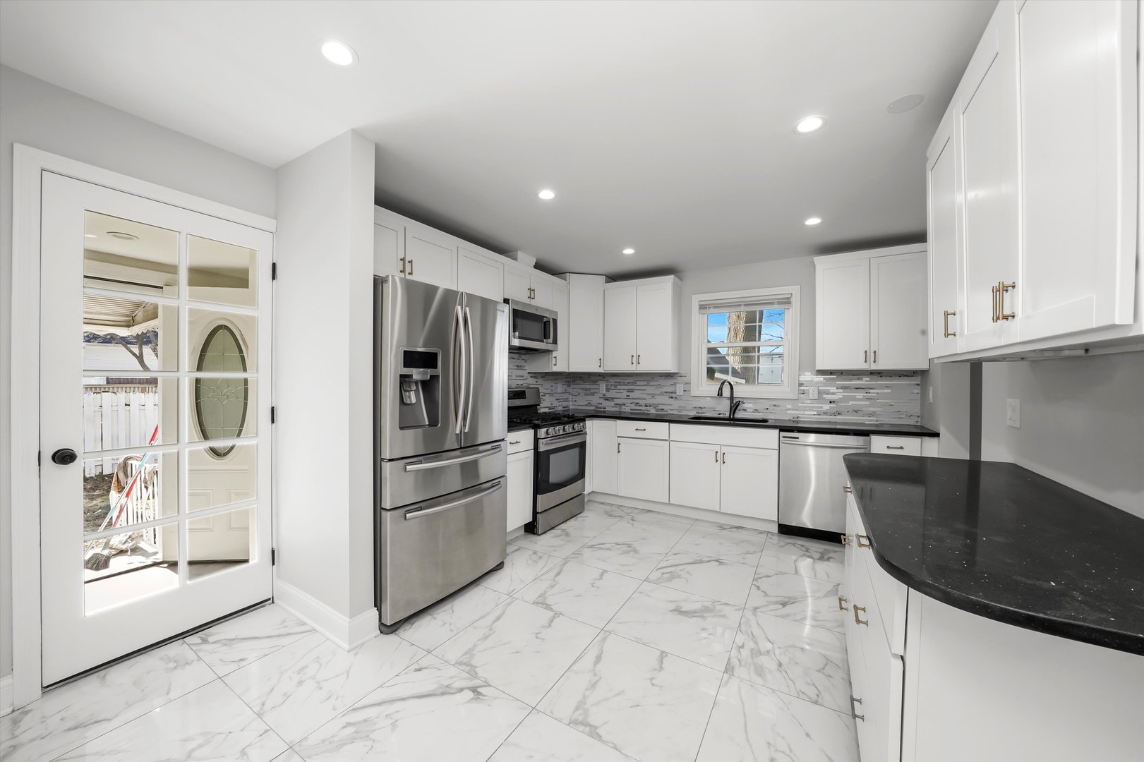 322 Chestnut Street Addison, IL 60101 - Photo 13 of 43 Gallery Image 13