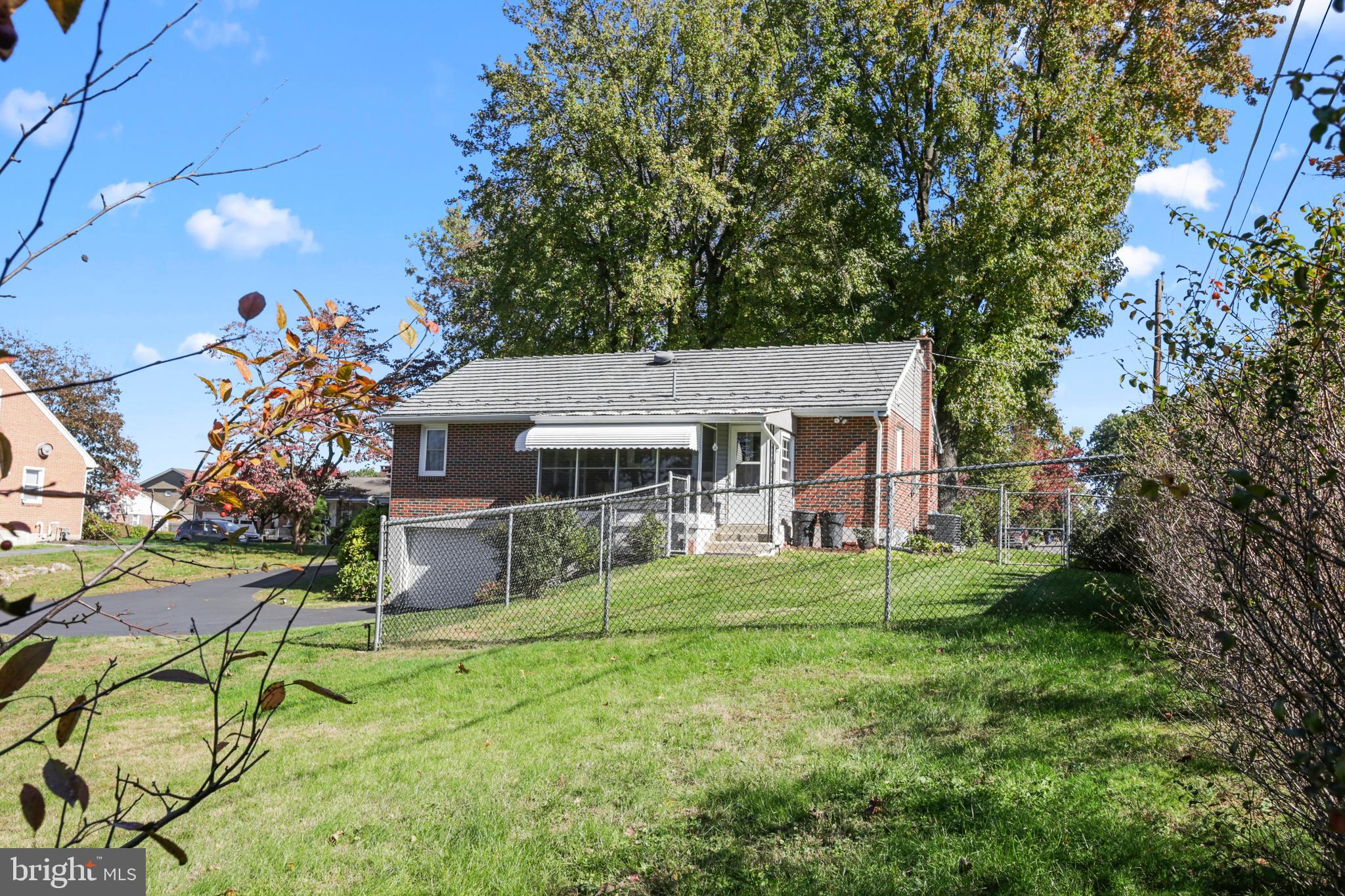 3706 Rosewood Road Reading, PA 19605 - Photo 4 of 34 Partially fenced in yard