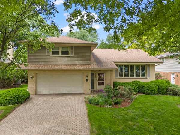 $680,000 | 848 Hillcrest Avenue, Elmhurst, IL 60126