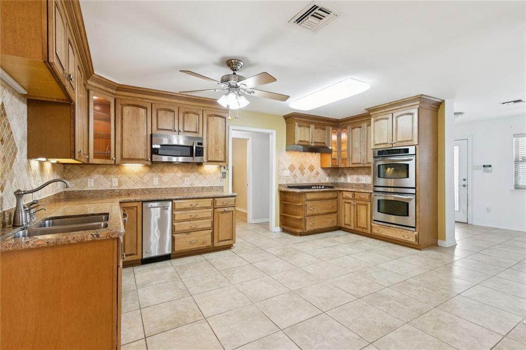 708 West Solidelle Street Chalmette, LA 70043 - Photo 19 of 36