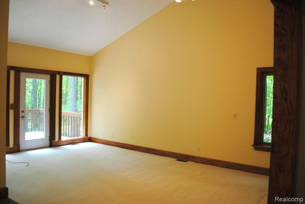 6851 Rattalee Lake Road Clarkston, MI 48348 - Photo 7 of 39 6.JPG