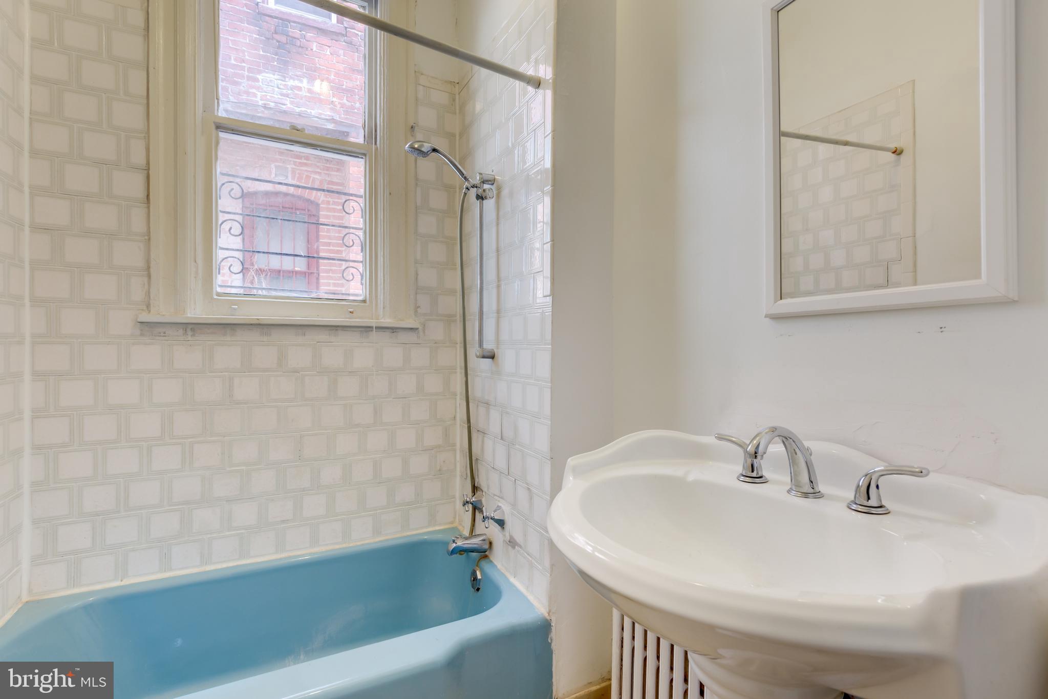 1120 Columbia Road Northwest Washington, DC 20009 - Photo 20 of 53 First Floor Full Bath