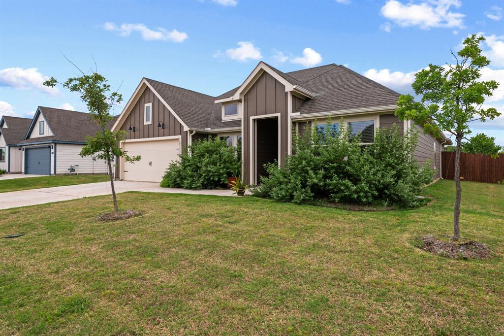 943 Buttercup Drive Pilot Point, TX 76258 - Photo 2 of 39