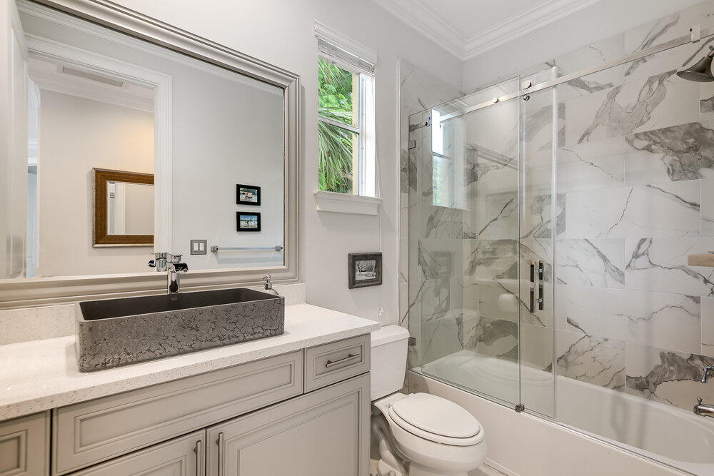 111 Via Poinciana Street Boca Raton, FL 33487 - Photo 12 of 38 BATHROOM 2