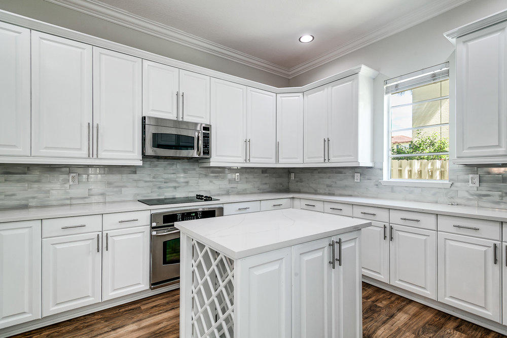 111 Via Poinciana Street Boca Raton, FL 33487 - Photo 23 of 38 KITCHEN