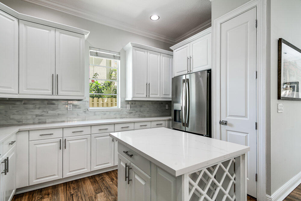 111 Via Poinciana Street Boca Raton, FL 33487 - Photo 24 of 38 KITCHEN