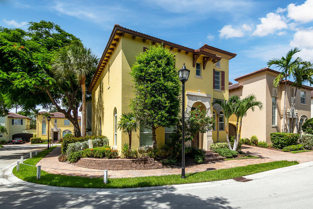 111 Via Poinciana Street Boca Raton, FL 33487 - Photo 35 of 38 END UNIT